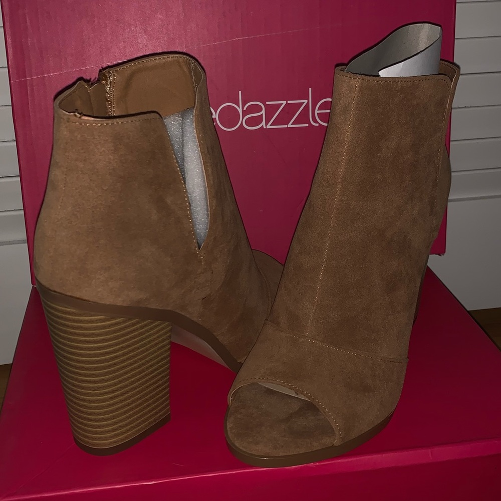 Brand New Shoe Dazzle Booties
